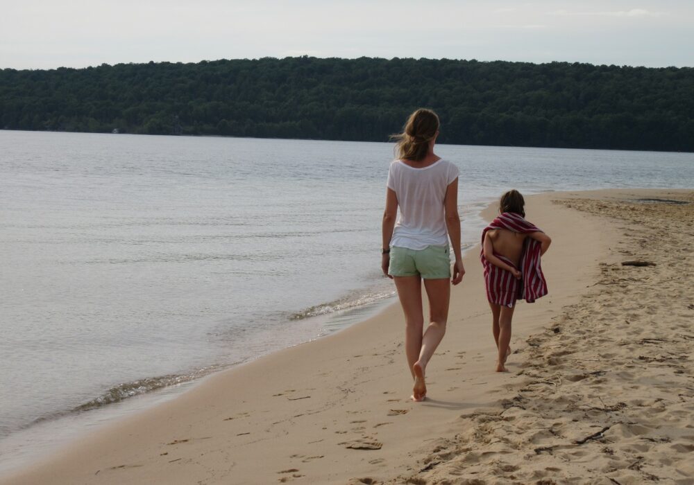 Kids Love Travel: Michigan strand