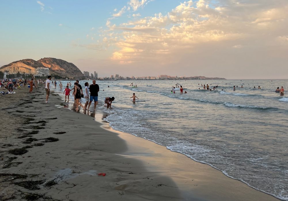 Kids Love Travel: Playa del Postiguet